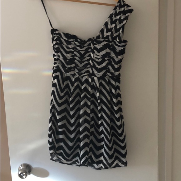 H&M semi formal dress - Picture 3 of 3